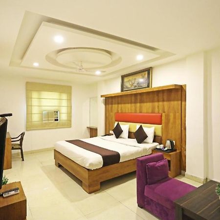 Hotel Urban Luxury Нью-Дели Экстерьер фото