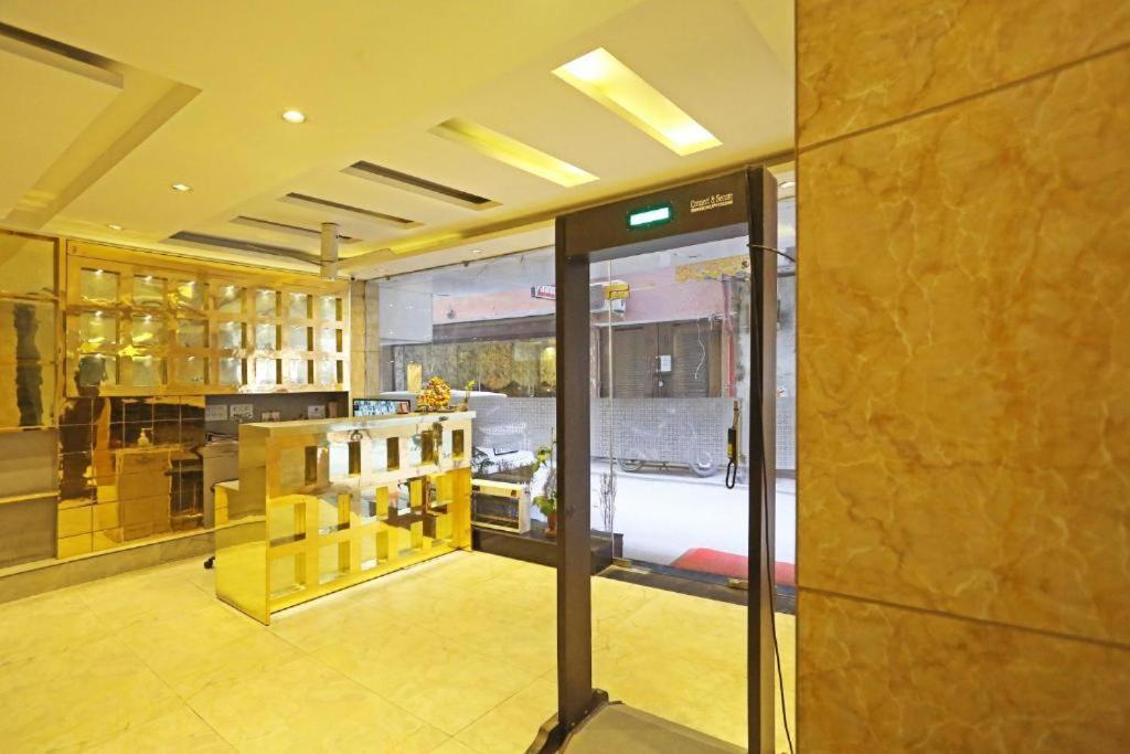 Hotel Urban Luxury Нью-Дели Экстерьер фото