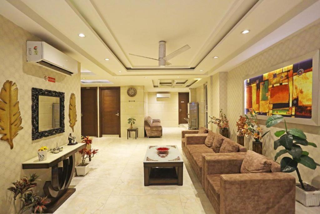 Hotel Urban Luxury Нью-Дели Экстерьер фото