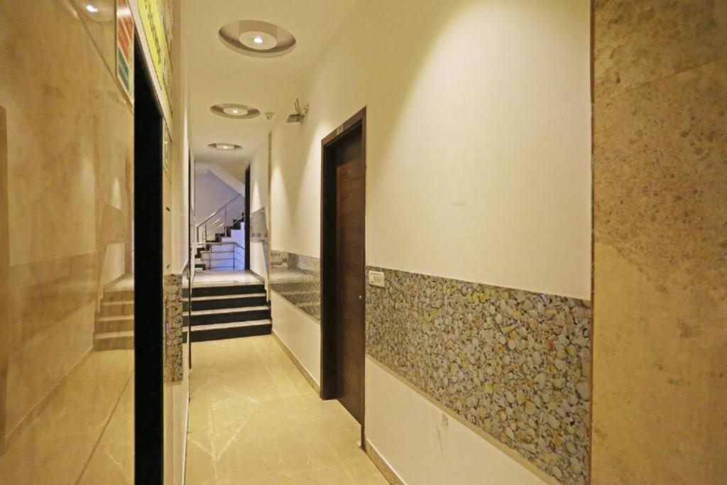 Hotel Urban Luxury Нью-Дели Экстерьер фото
